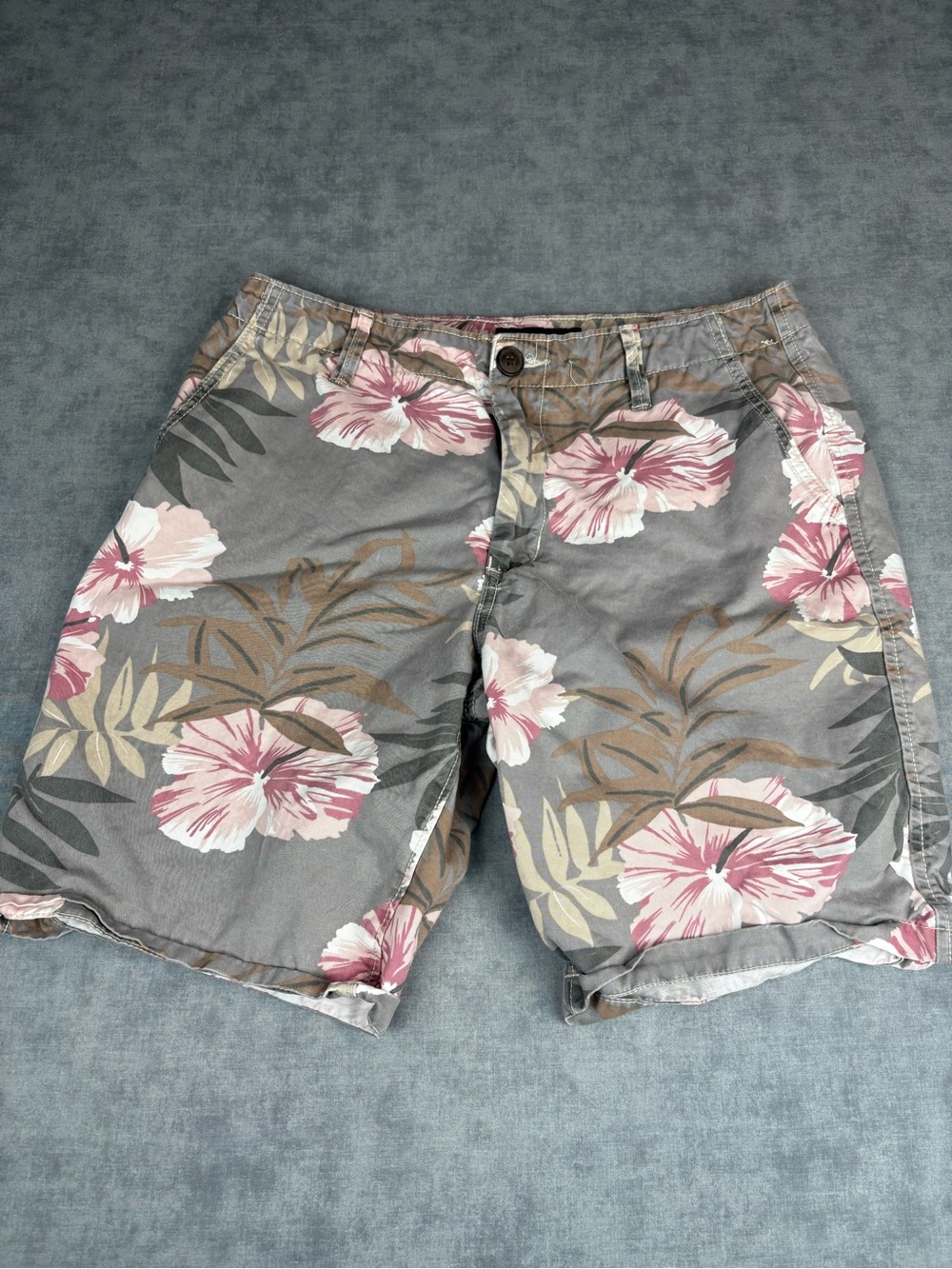 Aeropostale Shorts Mens 31 Gray Floral Hawaiian Print Casual Summer Beach Cotton